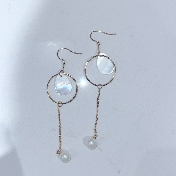 Dangling earrings - Picture 1 of 2